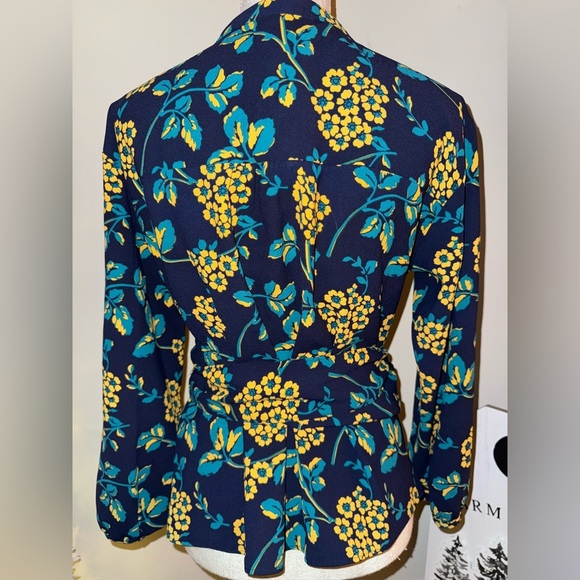 J Crew Floral Drapey Crepe Wrap Top size M EUC - Picture 3 of 12